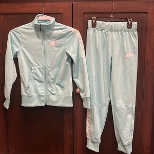 Nike warm up suit for girls